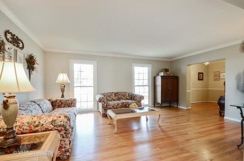 567 Hevern Dr, Wheaton, IL 60189 photo 3