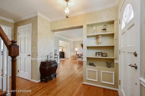 567 Hevern Dr, Wheaton, IL 60189 photo 2