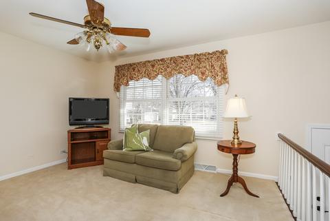 930 Cordova Ct, Wheaton, IL 60189 photo 3