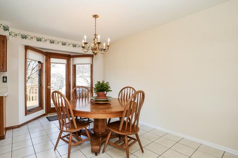 930 Cordova Ct, Wheaton, IL 60189 photo 4
