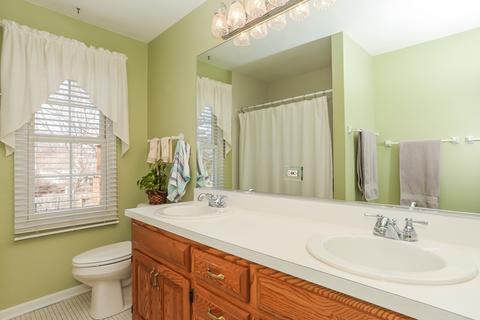 930 Cordova Ct, Wheaton, IL 60189 photo 9