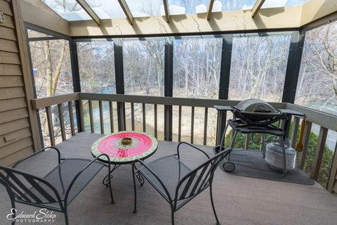 250 Spring Cove Dr, Elgin, IL 60123 photo 3
