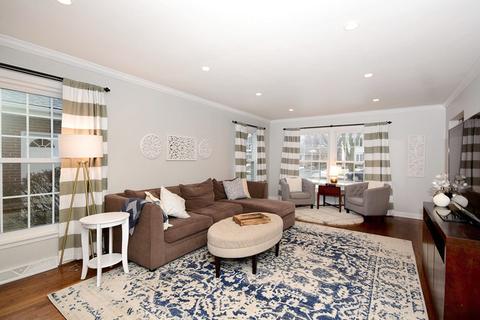 845 S Mitchell Ave, Elmhurst, IL 60126 photo 2