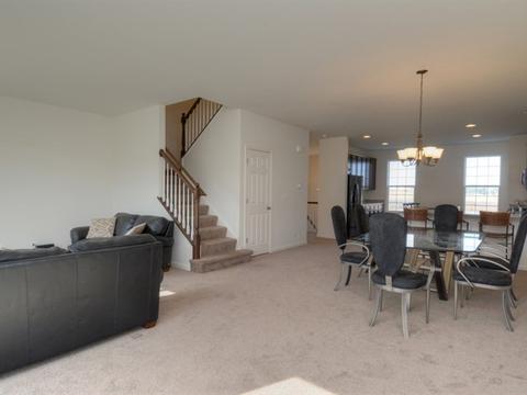 4032 Pompton Ct, Elgin, IL 60124 photo 8