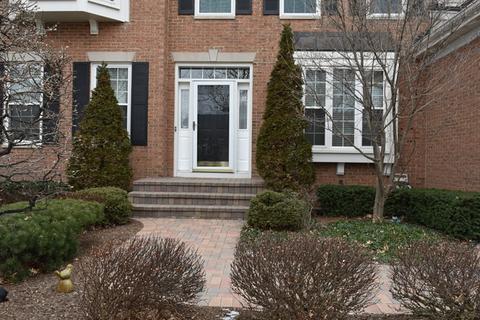 5227 Galloway Dr, Hoffman Estates, IL 60192 photo 2