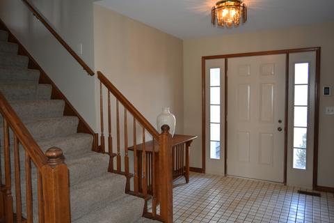 1529 Laburnum Rd, Hoffman Estates, IL 60192 photo 3