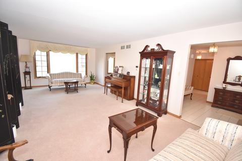416 Ridgemoor Dr, Willowbrook, IL 60527 photo 5