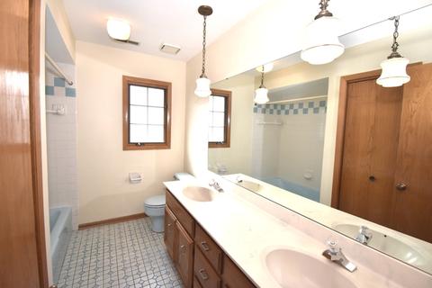 416 Ridgemoor Dr, Willowbrook, IL 60527 photo 25
