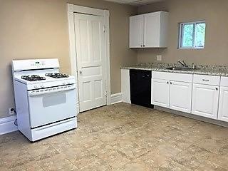 421 La Fox River Dr, Algonquin, IL 60102 photo 3