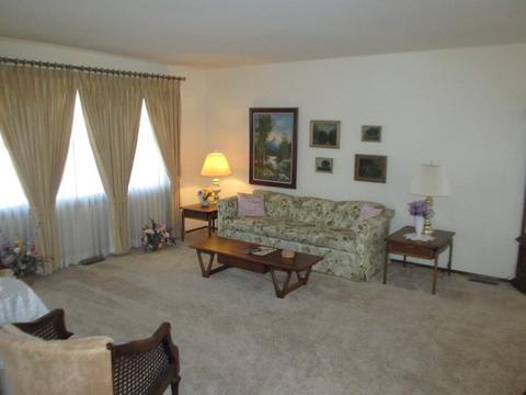 1389 Meyer Rd, Hoffman Estates, IL 60169 photo 3