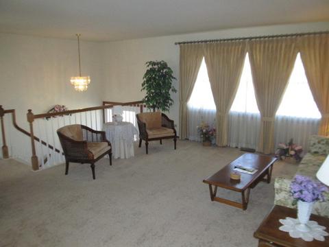 1389 Meyer Rd, Hoffman Estates, IL 60169 photo 4