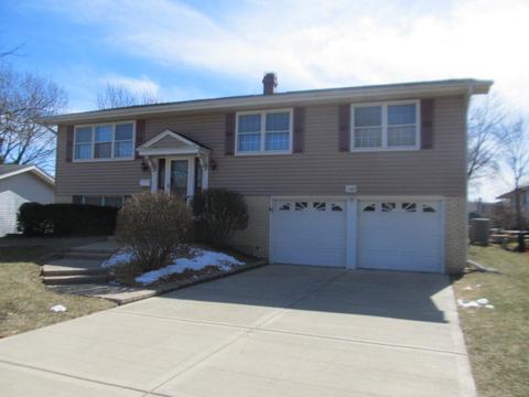 1389 Meyer Rd, Hoffman Estates, IL 60169 photo 1