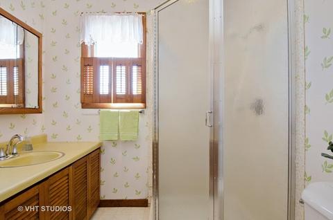 558 Miller Dr, Elgin, IL 60123 photo 12