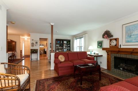 1017 Wheaton Oaks Dr, Wheaton, IL 60187 photo 2