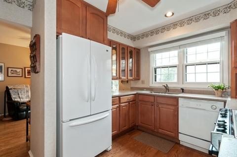 1017 Wheaton Oaks Dr, Wheaton, IL 60187 photo 4