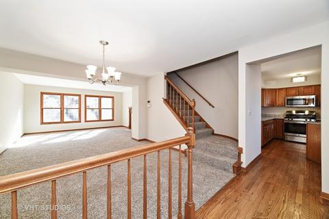 554 Shagbark Dr, Elgin, IL 60123 photo 2