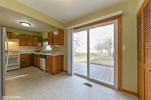 2440 Devonshire Ct, Aurora, IL 60502 photo 3