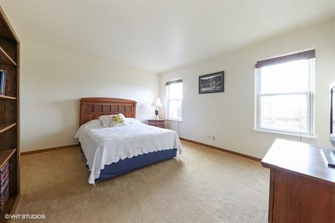 2440 Devonshire Ct, Aurora, IL 60502 photo 6