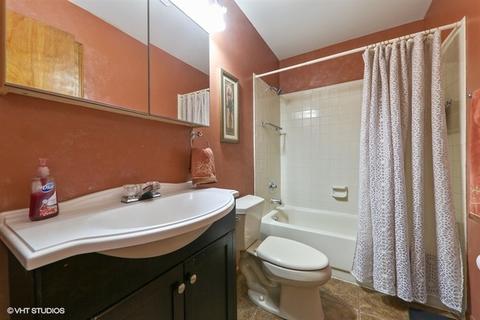 2440 Devonshire Ct, Aurora, IL 60502 photo 9