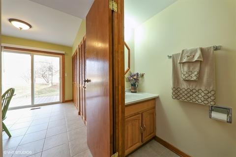 2440 Devonshire Ct, Aurora, IL 60502 photo 10