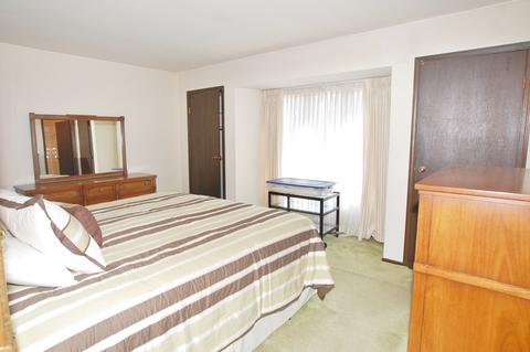1070 Mayfield Ln, Hoffman Estates, IL 60169 photo 9