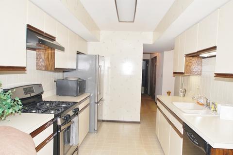 1070 Mayfield Ln, Hoffman Estates, IL 60169 photo 6
