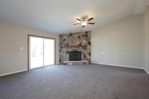 1510 Cobblestone Ct, Johnsburg, IL 60051 photo 4