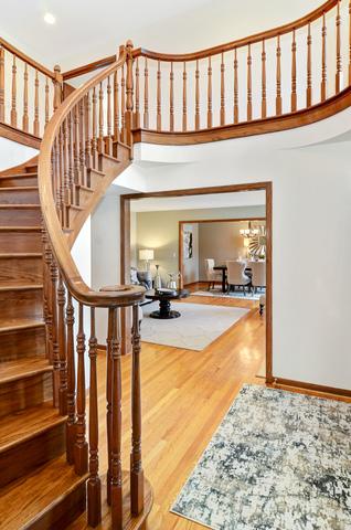 7815 Circle Dr, Burr Ridge, IL 60527 photo 2