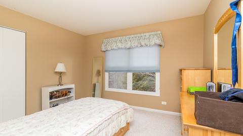 650 Middleton Ln, Des Plaines, IL 60016 photo 13