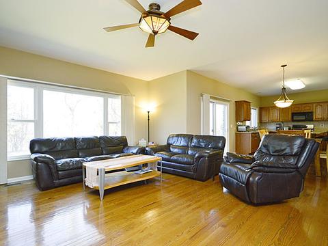650 Middleton Ln, Des Plaines, IL 60016 photo 5