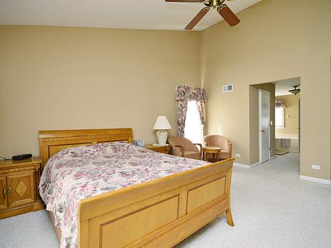650 Middleton Ln, Des Plaines, IL 60016 photo 8