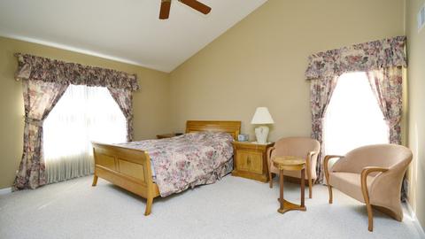 650 Middleton Ln, Des Plaines, IL 60016 photo 9