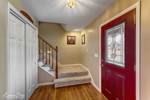 1221 Surrey Ct, Algonquin, IL 60102 photo 2