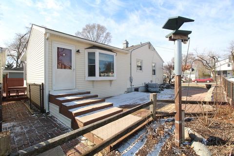 887 Cookane Ave, Elgin, IL 60120 photo 2