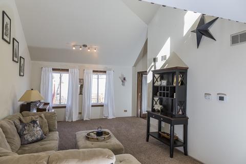246 N Crest Ave, Bartlett, IL 60103 photo 2