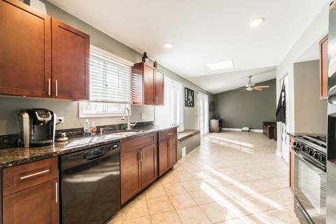 1207 S Appletree Ln, Bartlett, IL 60103 photo 12