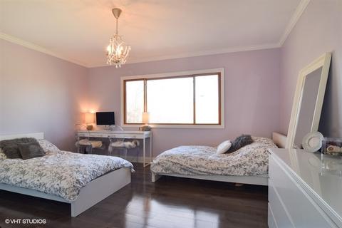 704 Circle Dr, Roselle, IL 60172 photo 8