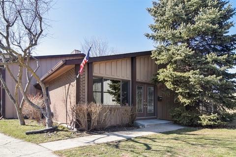 704 Circle Dr, Roselle, IL 60172 photo 1