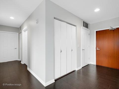 255 E Liberty Dr #606, Wheaton, IL 60187 photo 4