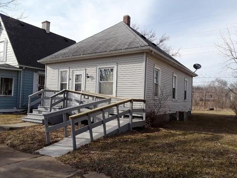 304 E 4th St, Depue, IL 61322 photo 1