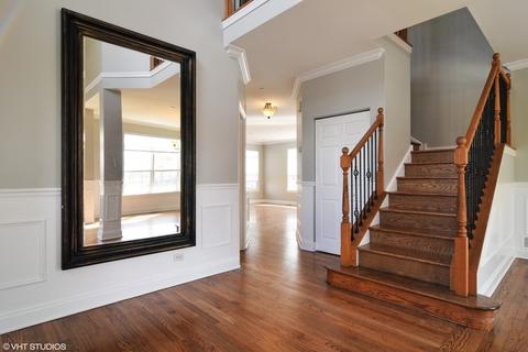5911 Mackinac Ln, Hoffman Estates, IL 60192 photo 2