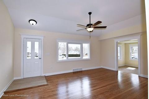 104 Oliver St, Bartlett, IL 60103 photo 2