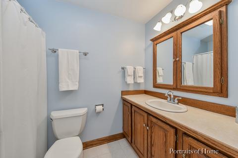 850 Sheldon Ct #B, Wheaton, IL 60189 photo 10