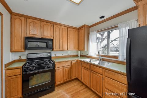 850 Sheldon Ct #B, Wheaton, IL 60189 photo 4
