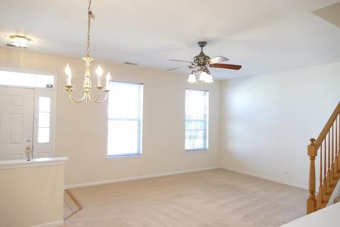 2464 Georgetown Cir, Aurora, IL 60503 photo 2