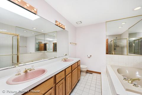 6245 Squire Ln, Willowbrook, IL 60527 photo 25