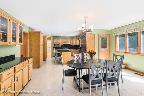 6245 Squire Ln, Willowbrook, IL 60527 photo 6