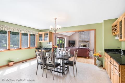6245 Squire Ln, Willowbrook, IL 60527 photo 8