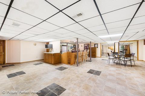 6245 Squire Ln, Willowbrook, IL 60527 photo 22
