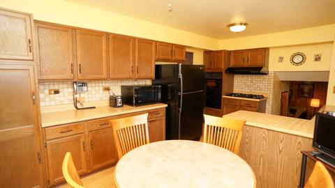 809 Cypress Ct, Roselle, IL 60172 photo 2